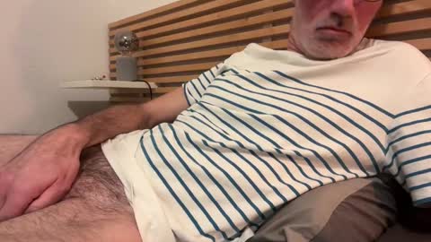 Snapshot of bonzo21 chatting on 12/26/24, 09:37 bonzo21 online show from 12/26/24, 09:37