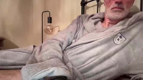 Snapshot of bonzo21 chatting on 10/15/25, 08:42 bonzo21 online show from 10/15/25, 08:42