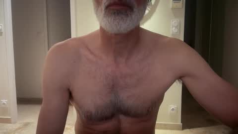 Snapshot of bonzo21 chatting on 04/21/26, 06:44 bonzo21 online show from 04/21/26, 06:44