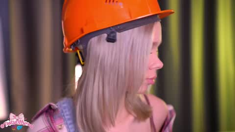 Snapshot of boobybliss chatting on 03/29/26, 08:03 Alina online show from 03/29/26, 08:03