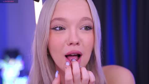 Snapshot of boobybliss chatting on 04/05/26, 08:00 Alina online show from 04/05/26, 08:00