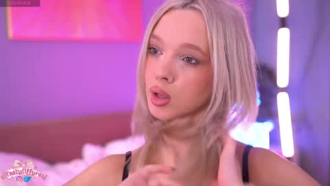 Snapshot of boobybliss chatting on 04/14/26, 09:04 Alina online show from 04/14/26, 09:04