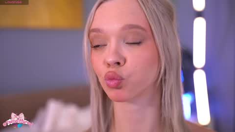 Snapshot of boobybliss chatting on 04/15/26, 07:15 Alina online show from 04/15/26, 07:15