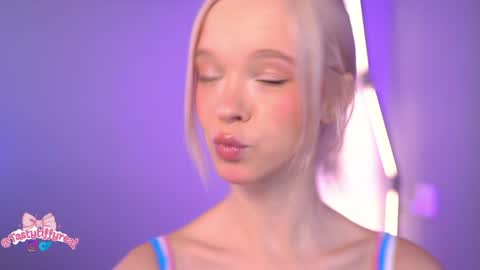 Snapshot of boobybliss chatting on 05/11/26, 08:20 Alina online show from 05/11/26, 08:20