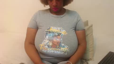 Snapshot of boobyqueen24 chatting on 02/18/25, 09:09 boobyqueen online show from 02/18/25, 09:09