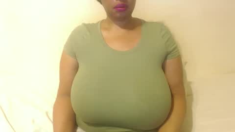 Snapshot of boobyqueen24 chatting on 09/10/25, 01:38 boobyqueen online show from 09/10/25, 01:38