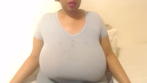 Snapshot of boobyqueen24 chatting on 09/29/25, 06:46 boobyqueen online show from 09/29/25, 06:46