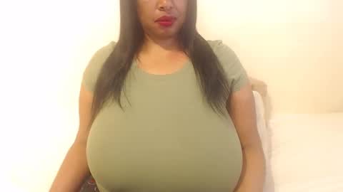 Snapshot of boobyqueen24 chatting on 10/21/25, 08:26 boobyqueen online show from 10/21/25, 08:26