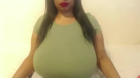 Snapshot of boobyqueen24 chatting on 10/23/25, 09:41 boobyqueen online show from 10/23/25, 09:41