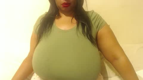 Snapshot of boobyqueen24 chatting on 11/02/25, 05:15 boobyqueen online show from 11/02/25, 05:15