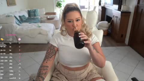 Snapshot of boobznbeer chatting on 10/10/25, 11:37 Miley online show from 10/10/25, 11:37