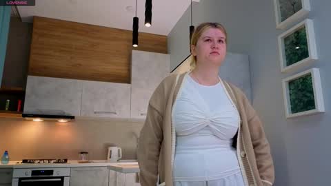 Emma online show from 10/21/25, 05:08