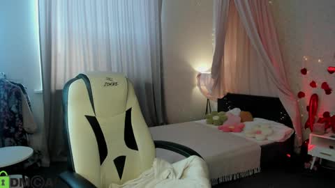 Snapshot of booozekirs_ chatting on 05/20/26, 03:02 Milena online show from 05/20/26, 03:02