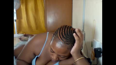 Snapshot of booty_panther chatting on 01/19/25, 07:47 sandrah online show from 01/19/25, 07:47