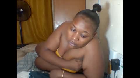 Snapshot of booty_panther chatting on 02/02/25, 07:25 sandrah online show from 02/02/25, 07:25