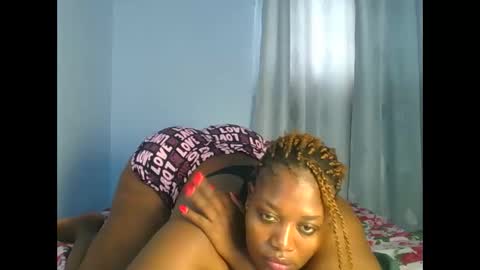 Snapshot of booty_panther chatting on 10/15/25, 06:02 sandrah online show from 10/15/25, 06:02