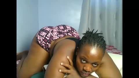 Snapshot of booty_panther chatting on 11/28/25, 09:01 sandrah online show from 11/28/25, 09:01