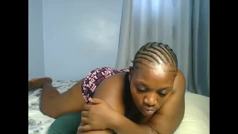 Snapshot of booty_panther chatting on 12/05/25, 08:01 sandrah online show from 12/05/25, 08:01