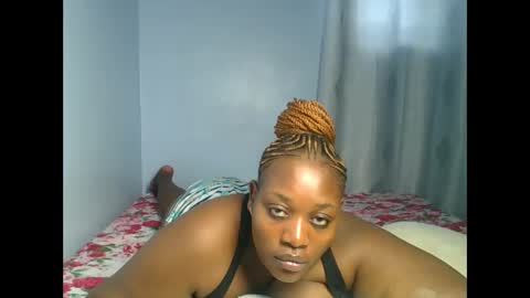 Snapshot of booty_panther chatting on 12/17/25, 05:24 sandrah online show from 12/17/25, 05:24