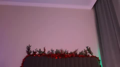 Mona online show from 12/25/24, 10:06