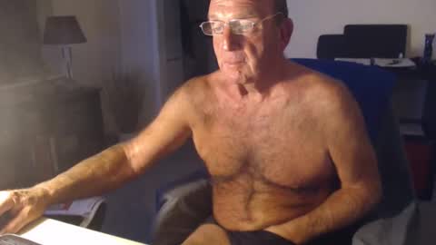 Snapshot of boppy21 chatting on 09/16/25, 09:05 Boppy21 online show from 09/16/25, 09:05