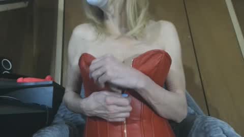 Snapshot of bored_housewife1985 chatting on 03/06/25, 01:46 bored_housewife1985 online show from 03/06/25, 01:46