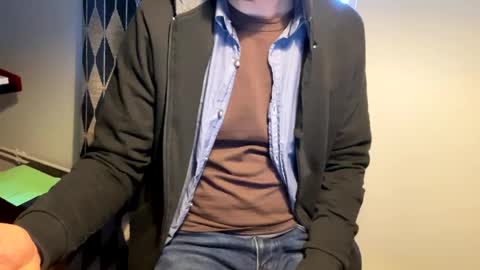 Snapshot of borisvian75019 chatting on 12/28/24, 02:53 HornyBoo online show from 12/28/24, 02:53