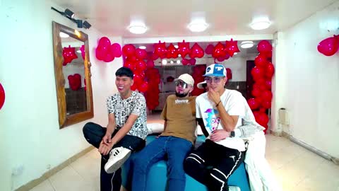 Snapshot of boschcz chatting on 01/19/25, 04:01 THOMAS AND DAMIAND online show from 01/19/25, 04:01