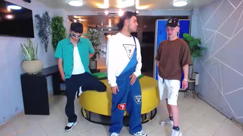 Snapshot of boschcz chatting on 10/11/25, 04:33 THOMAS AND DAMIAND online show from 10/11/25, 04:33