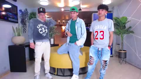 Snapshot of boschcz chatting on 10/15/25, 04:12 THOMAS AND DAMIAND online show from 10/15/25, 04:12