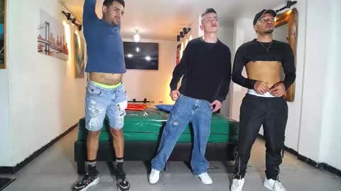 Snapshot of boschcz chatting on 11/30/25, 04:22 THOMAS AND DAMIAND online show from 11/30/25, 04:22