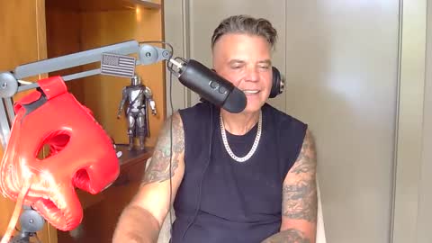 Snapshot of boss1420 chatting on 10/02/25, 06:26 BOSS online show from 10/02/25, 06:26