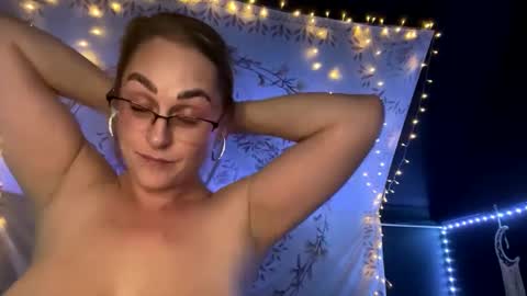 Snapshot of bossmomma chatting on 12/04/24, 03:26 BossMom online show from 12/04/24, 03:26