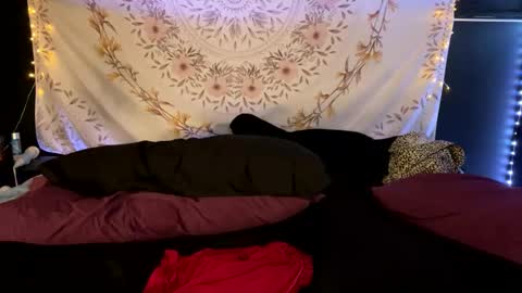 Snapshot of bossmomma chatting on 12/12/24, 04:15 BossMom online show from 12/12/24, 04:15