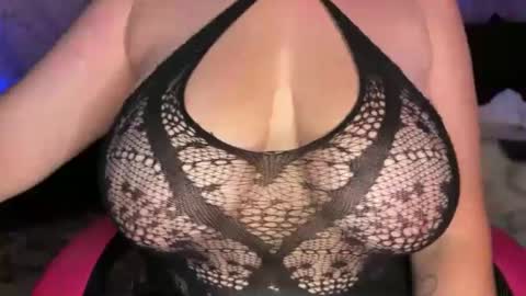 Snapshot of bossmomma chatting on 09/15/25, 05:46 BossMom online show from 09/15/25, 05:46