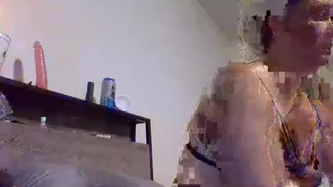 Snapshot of bossy_b1018 chatting on 11/21/25, 04:33 bossy_b1018 online show from 11/21/25, 04:33