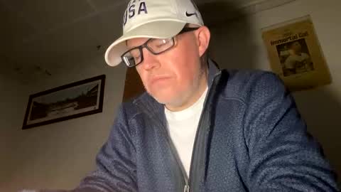 Snapshot of bostonirish45 chatting on 04/17/26, 04:04 bostonirish45 online show from 04/17/26, 04:04