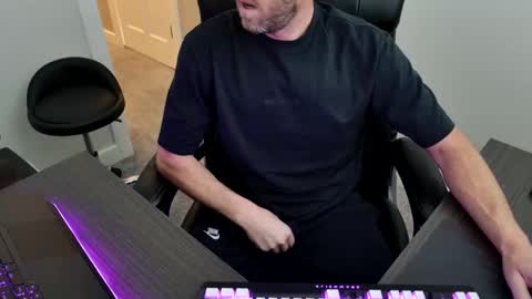 Snapshot of bostonmarine31 chatting on 01/13/25, 06:27 bostonmarine31 online show from 01/13/25, 06:27