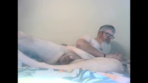 Snapshot of bottombitch44 chatting on 10/20/25, 04:07 bottombitch44 online show from 10/20/25, 04:07