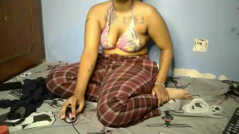 Snapshot of botty_queen chatting on 04/20/26, 06:16 botty_queen online show from 04/20/26, 06:16