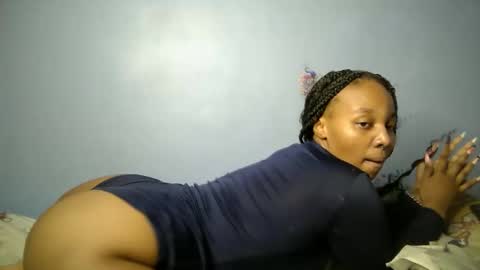 Snapshot of botty_queen chatting on 05/12/26, 06:43 botty_queen online show from 05/12/26, 06:43