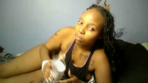 Snapshot of botty_queen chatting on 05/19/26, 06:36 botty_queen online show from 05/19/26, 06:36