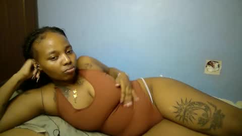 Snapshot of botty_queen chatting on 05/28/26, 08:06 botty_queen online show from 05/28/26, 08:06