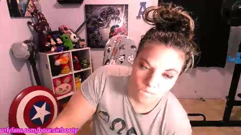 Snapshot of bouncinbooty chatting on 11/10/25, 04:39 Pumpkin Butt online show from 11/10/25, 04:39