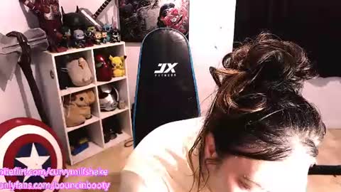 Snapshot of bouncinbooty chatting on 06/19/26, 04:39 Pumpkin Butt online show from 06/19/26, 04:39