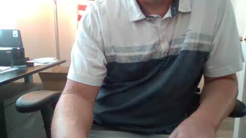 Snapshot of bourbonman144 chatting on 11/25/25, 07:47 bourbonman144 online show from 11/25/25, 07:47