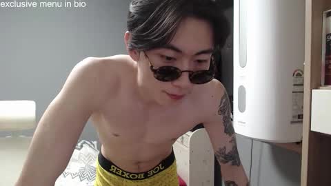 Snapshot of boxman556990 chatting on 10/02/25, 05:42 boxman556990 online show from 10/02/25, 05:42