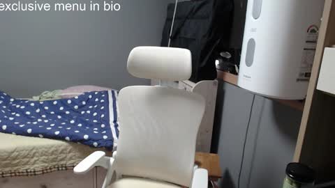 Snapshot of boxman556990 chatting on 10/28/25, 02:04 boxman556990 online show from 10/28/25, 02:04