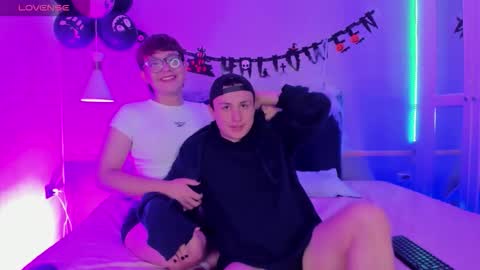 boy2boy_aheat online show from 10/17/25, 01:14