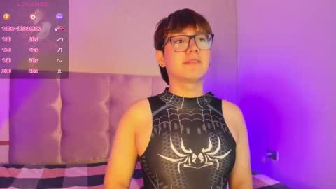 boy2boy_aheat online show from 10/31/25, 05:41